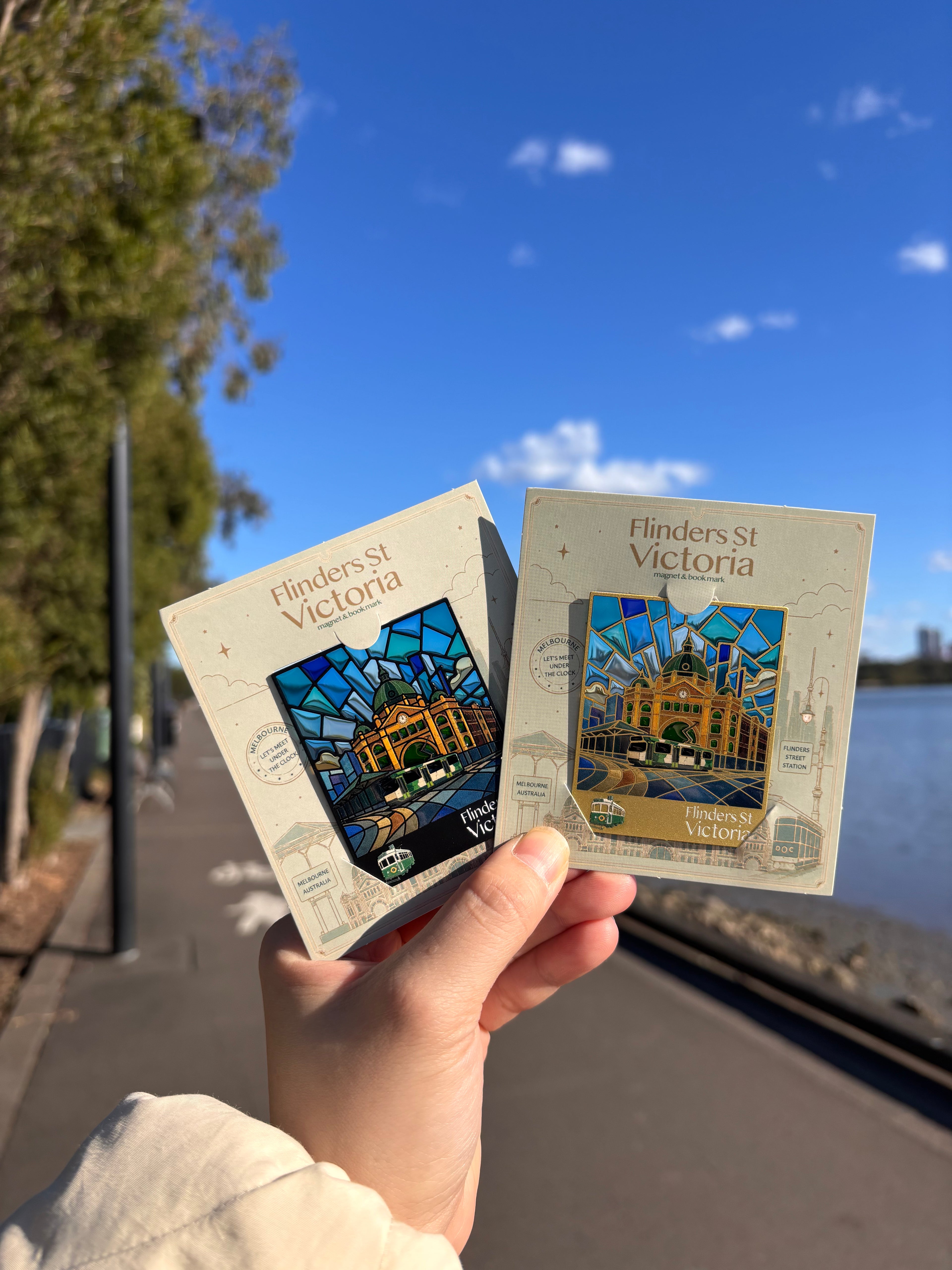 MEL Flinders STATION (GOLD/BLACK) Metal Magnet & Bookmark – Stained Glass MELBOURNE Souvenir |